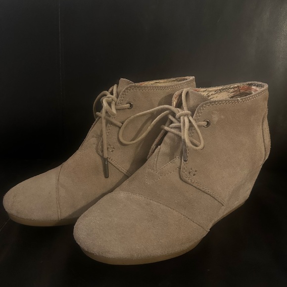TOMS Taupe Suede Wedges (Women’s 7.5) - Picture 3 of 7